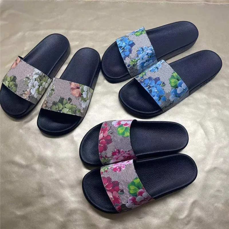 Män kvinnor tofflor designer tofflor gummisandaler blommor glider blomma jordgubbar tiger bin platt glider grön röd vit web sandal strand flip flops ruta 35-48