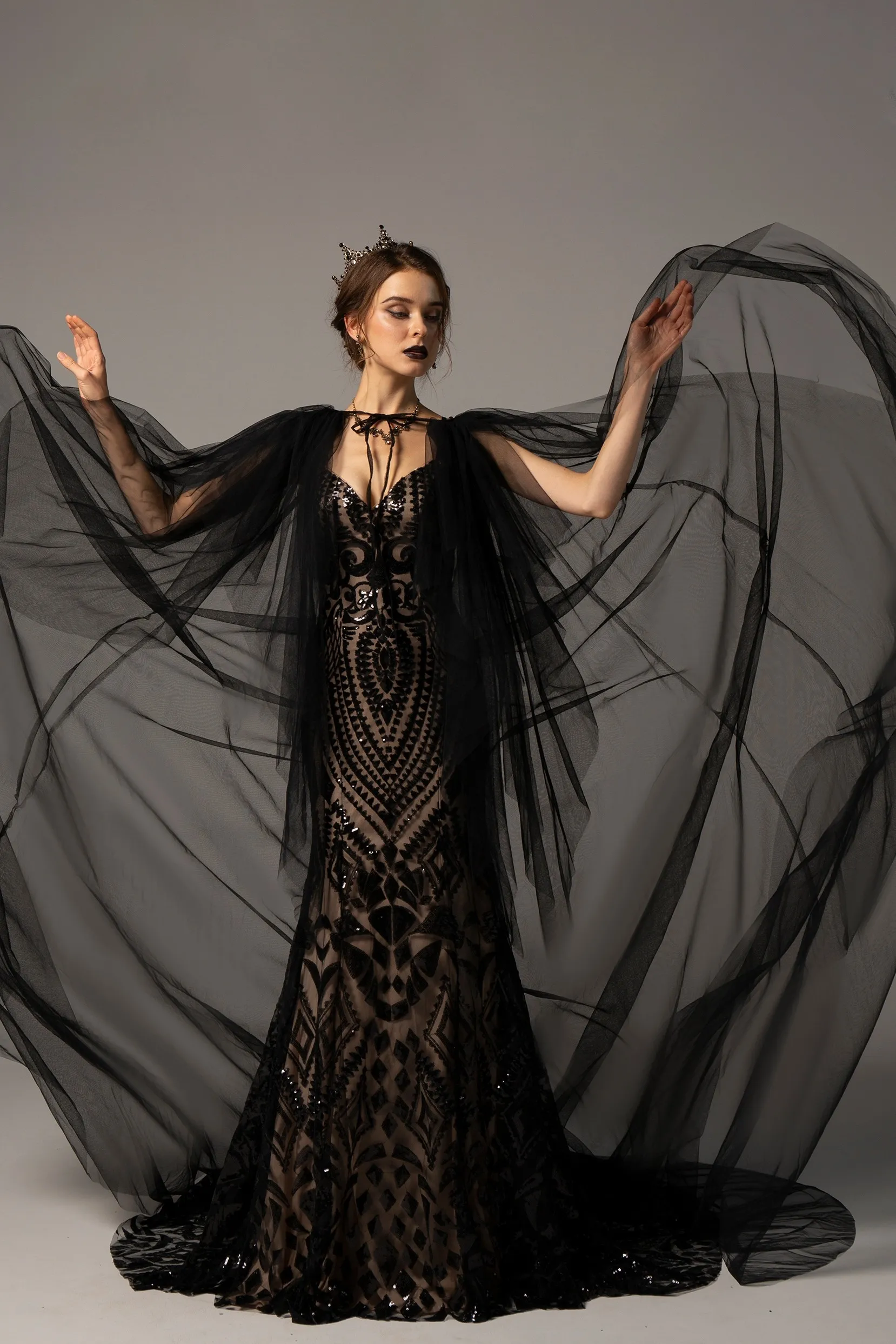 Black and Nude Mermaid Trumpet Bridal Gown with Detachable Train and Sequined Lace V-Neck from Dhgate Mermaid Wedding Dresses - price 162.95 Black and Nude Mermaid Trumpet Bridal Gown with Detachable Train and Sequined Lace V-Neck from Dhgate Mermaid Wedding Dresses - price 162.95