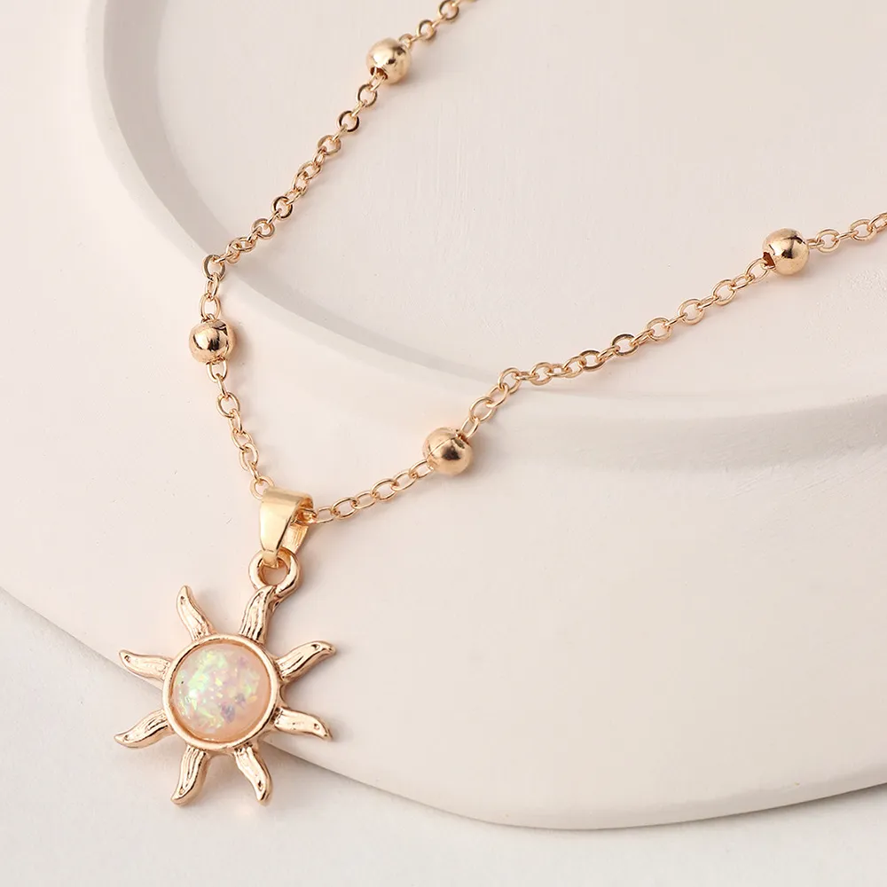 S2495 Fashion Jewelry Simple Resin Sun Pendant Necklace Women Chain Choker Necklaces