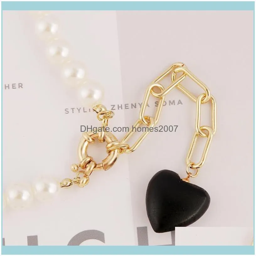 Women`s Necklace Elegant Temperament Fashion Black Heart Pendant Baroque Pearl Jewelry Gift Chains