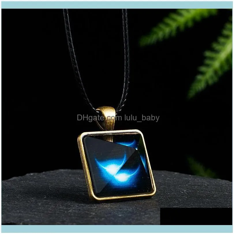 Pendant Necklaces Rinhoo Pyramid Shape Luminous Women Glow In The Dark Geometric Glass Leather Chain Child Jewelry Gift