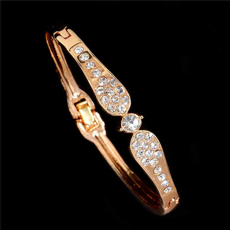 Nouveaux bracelets en gros bijoux de mariage de Dubaï bracelets porte-bonheur en cristal et bracelets pour femmes 2015 Q0719