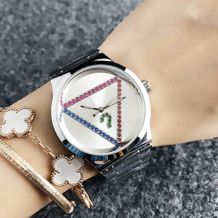 العلامة التجارية Watch Women Girl Colorful Crystal Triangle Style Metal Steel Band Quartz Wrist Watches GS13