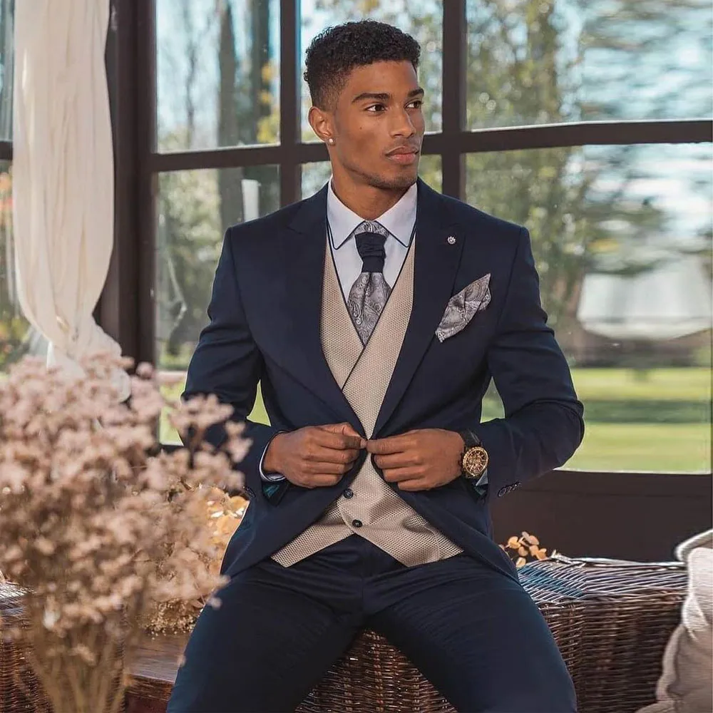 Abito da uomo blu scuro con un bottone, risvolto con risvolto per smoking da sposa, tre pezzi, abbigliamento da sposo, blazer da ballo con giacche, gilet e pantaloni