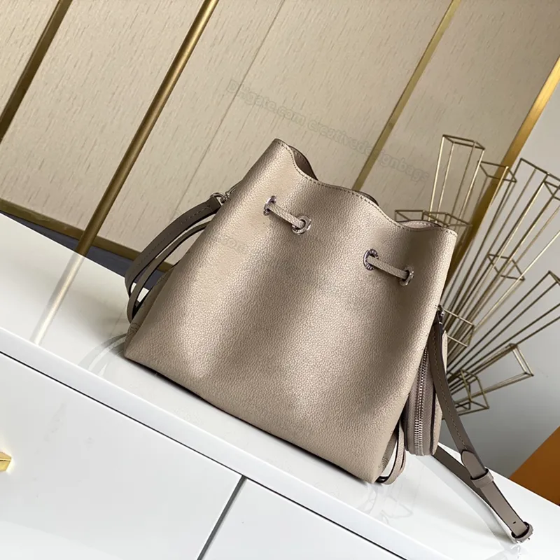 Fashion Cross Body Shoulder Bag Cut Flowers Gradient Color Perforated Calfskin Ladies Designer Bella Cute Bucket Bags Exquisite Handbags Letter