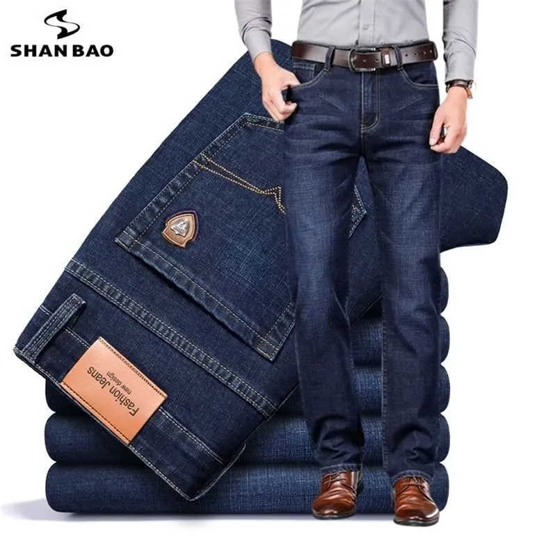 SHAN BAO automne printemps ajusté jeans en denim stretch droit style classique badge jeunes hommes d'affaires jeans décontractés pantalon 211206