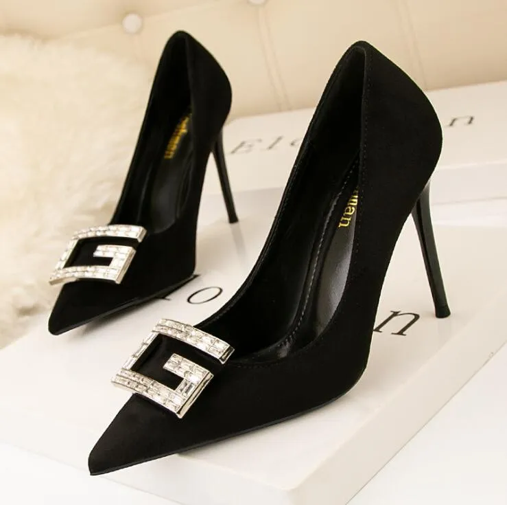 Элегантные женщины Flock Black Nude 9.5cm высокие каблуки хрустальные насосы роскоши дизайнерский офис Lady замшевые каблуки вечеринки обувь плюс размер