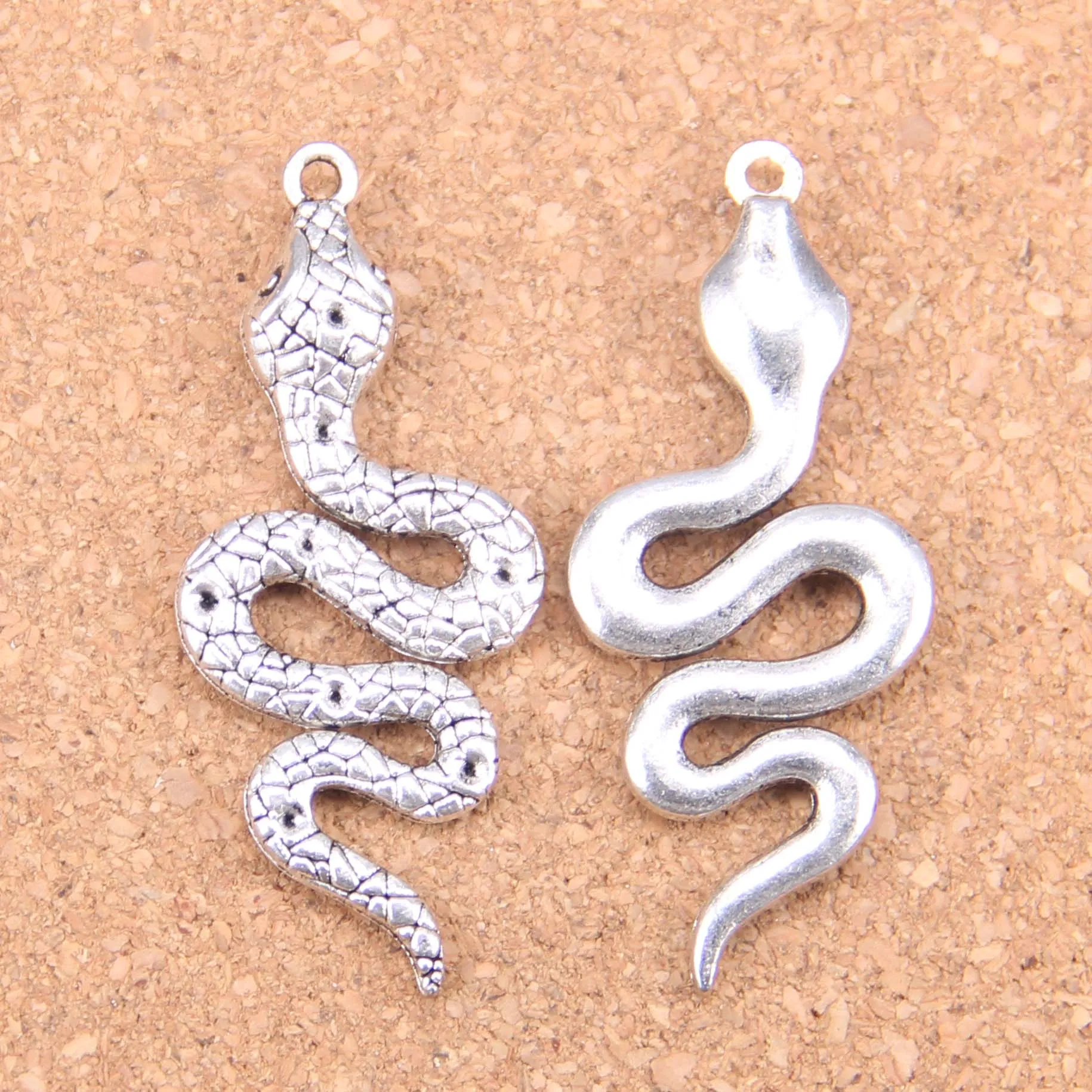 15 Uds. De abalorios de cobra de serpiente chapados en bronce y plata antigua, colgante DIY para collar, pulsera, brazalete, hallazgos 51*21mm