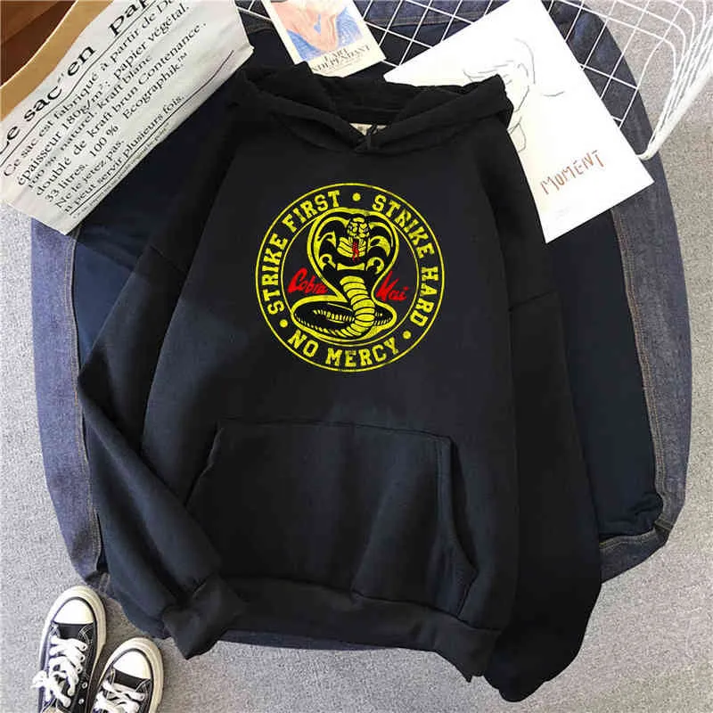 Fashion Cobra Kai Printing Nya Höst Varma Män Hoodies Bekväma Street Mens Sweatshirts Casual High Quality Male Pullovers H1218