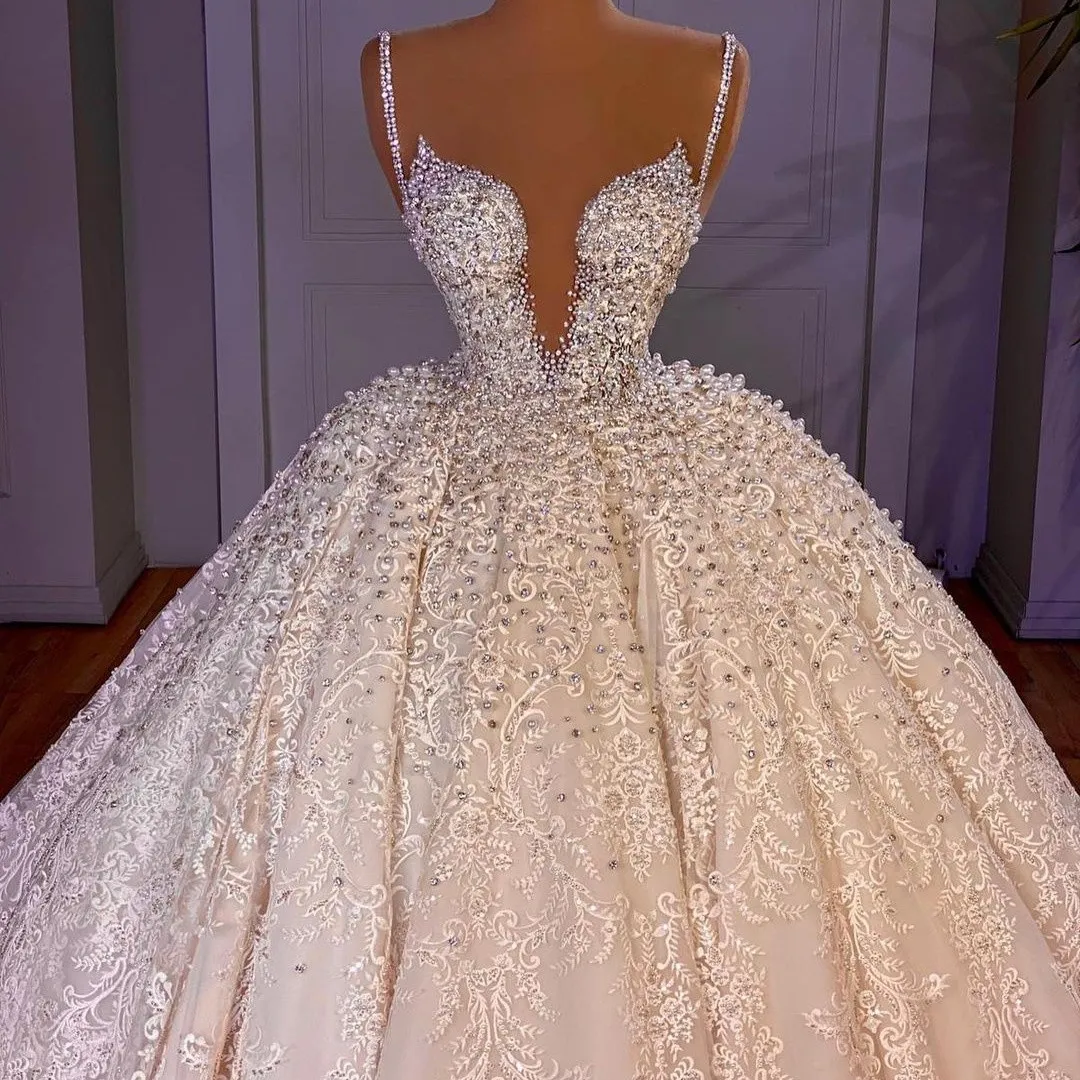 2021 A Line Wedding Dresses Spaghetti Straps Bridal Gowns Beading Pearls Sweep Train Vintage Lace Appliqued vestido de novia