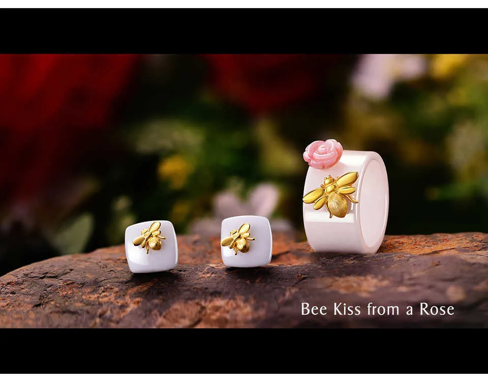 LFJS0006-Bee-Kiss-from-a-Rose_02