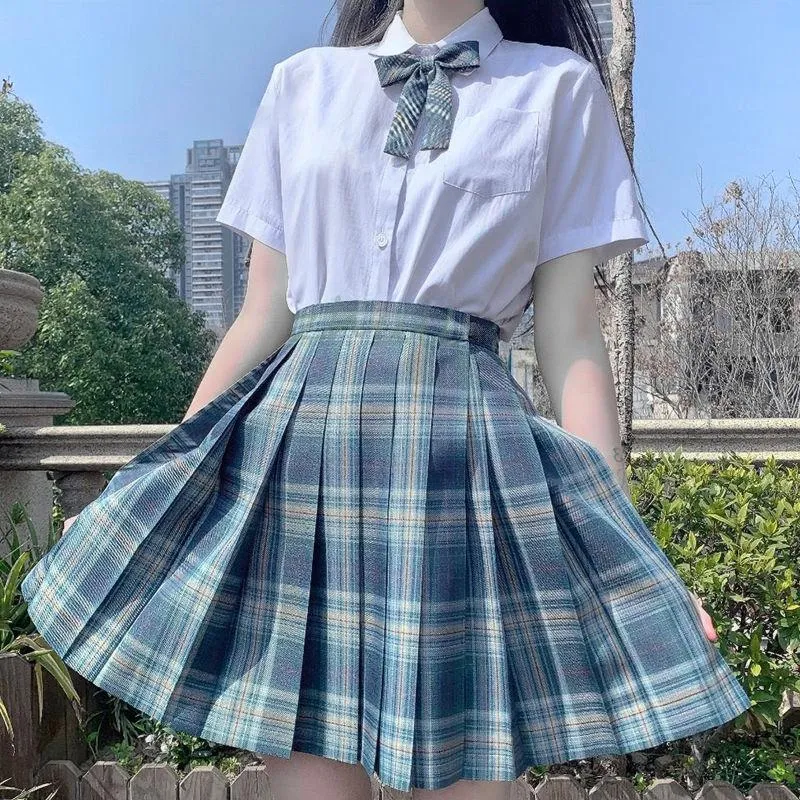 Gonna di uniforme scolastica giapponese gonna a quadri pieghettata per donne in stile JK con papillon 2024