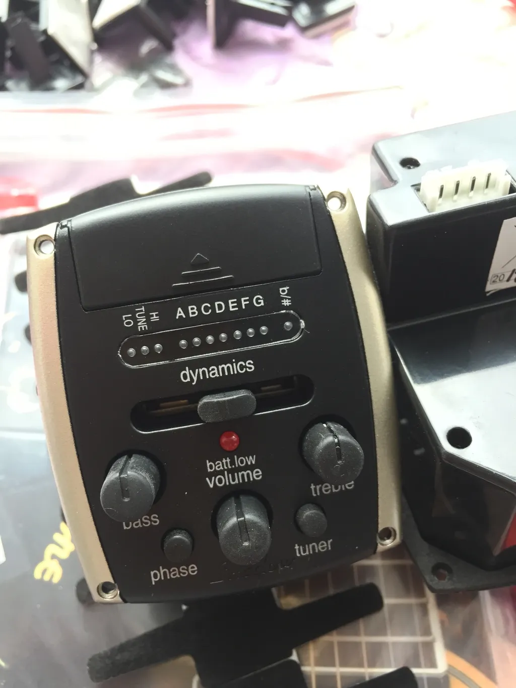 Acoustic Guitar Preamp Shadow Esonic 1 Pickup Onboard EQ German Made