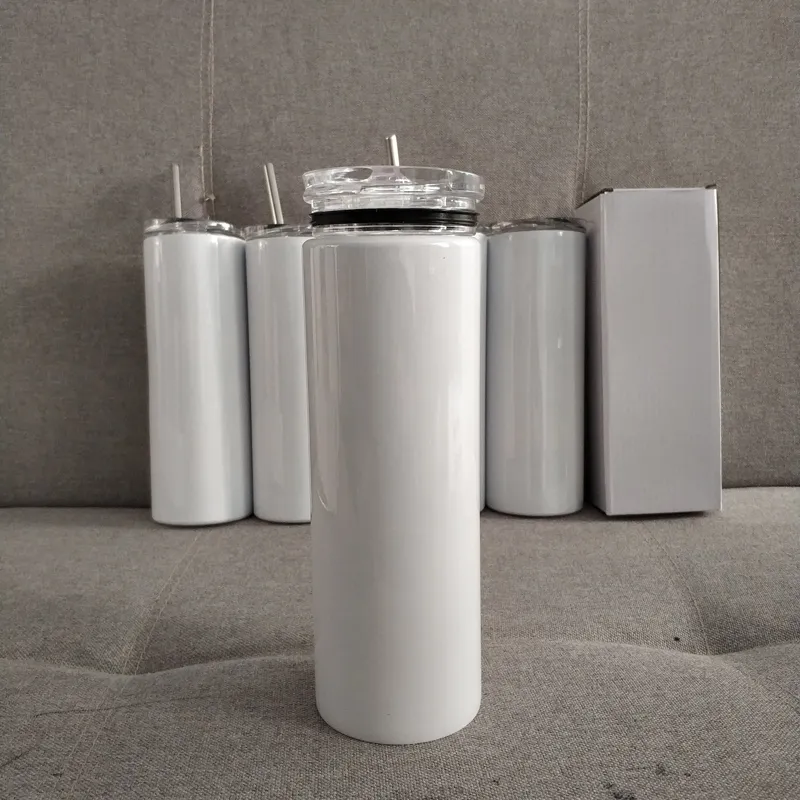 Sublimering Blanks Tumblers 20oz Straight White Tumbler Cylinderisolerade Vattenflaskor Skinny Vacuum Flask DIY Slim Muggar med Plast Straw