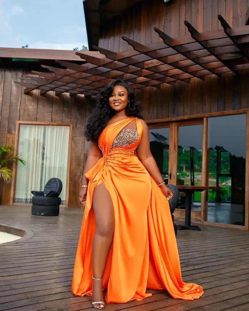 Elegant Orange Beaded Crystals Evening Gown One Shoulder High Split Prom Dress 2024