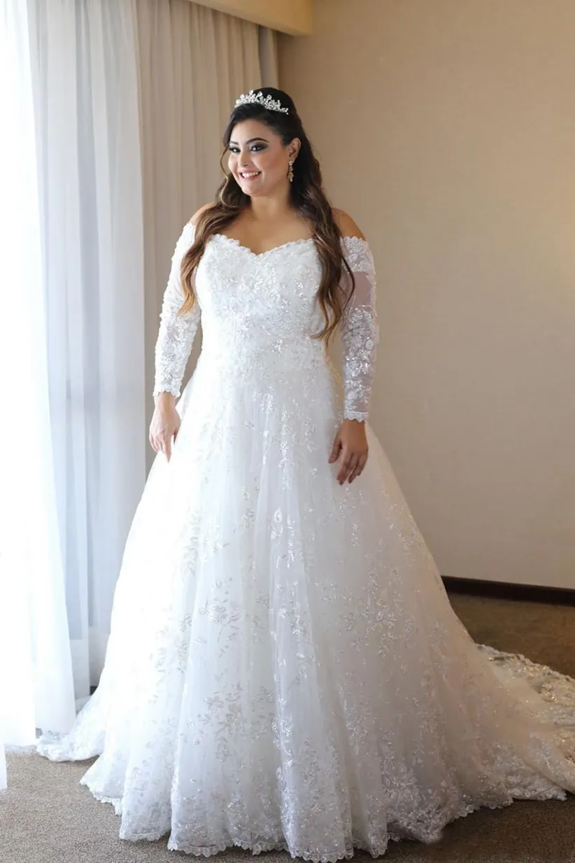 Abiti da sposa lunghi con maniche lunghe 2021 e spalle scoperte Applicazioni di paillettes scintillanti in pizzo Una linea trasparente Abiti da sposa sul retro Taglia personalizzata