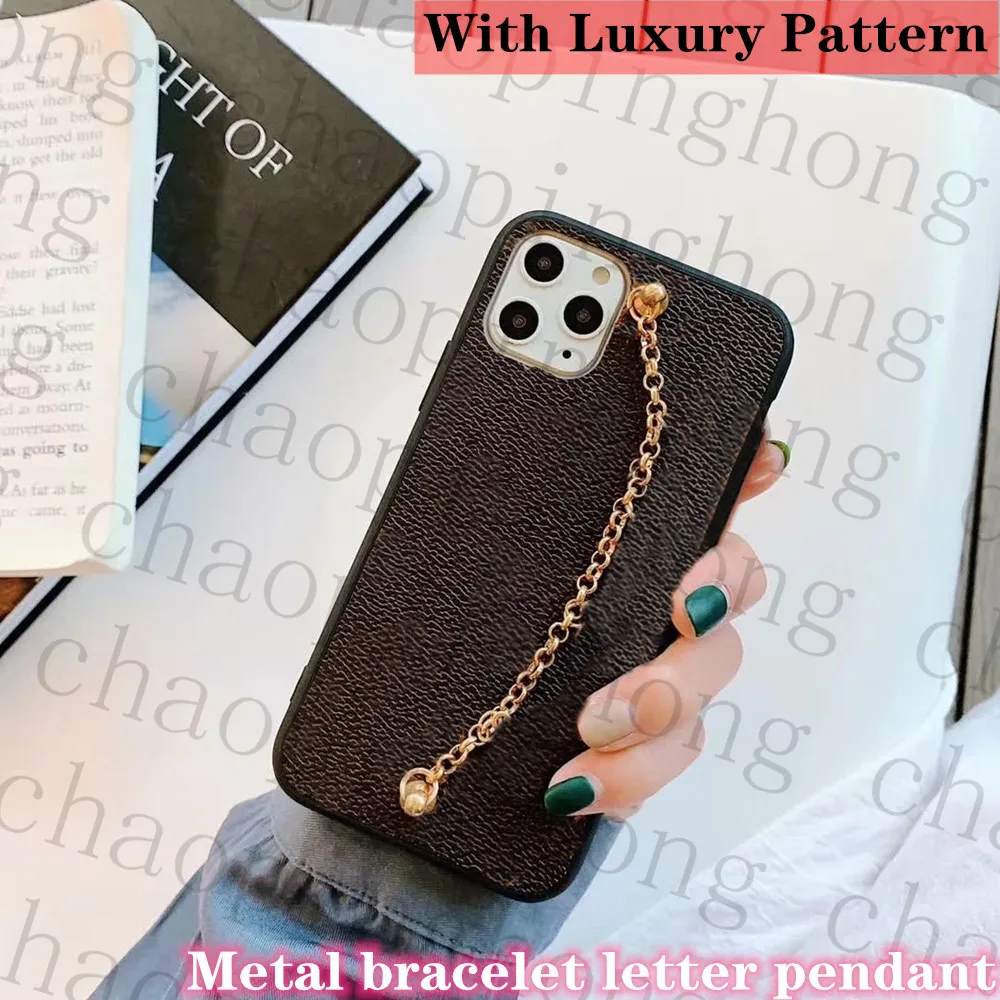 Save Big on Bulk Luxury Phone Cases Iphone Stylish Wristband Phone Case  With Floral Design And Golden Chain Accent, Protective Mobile Shell Cover 