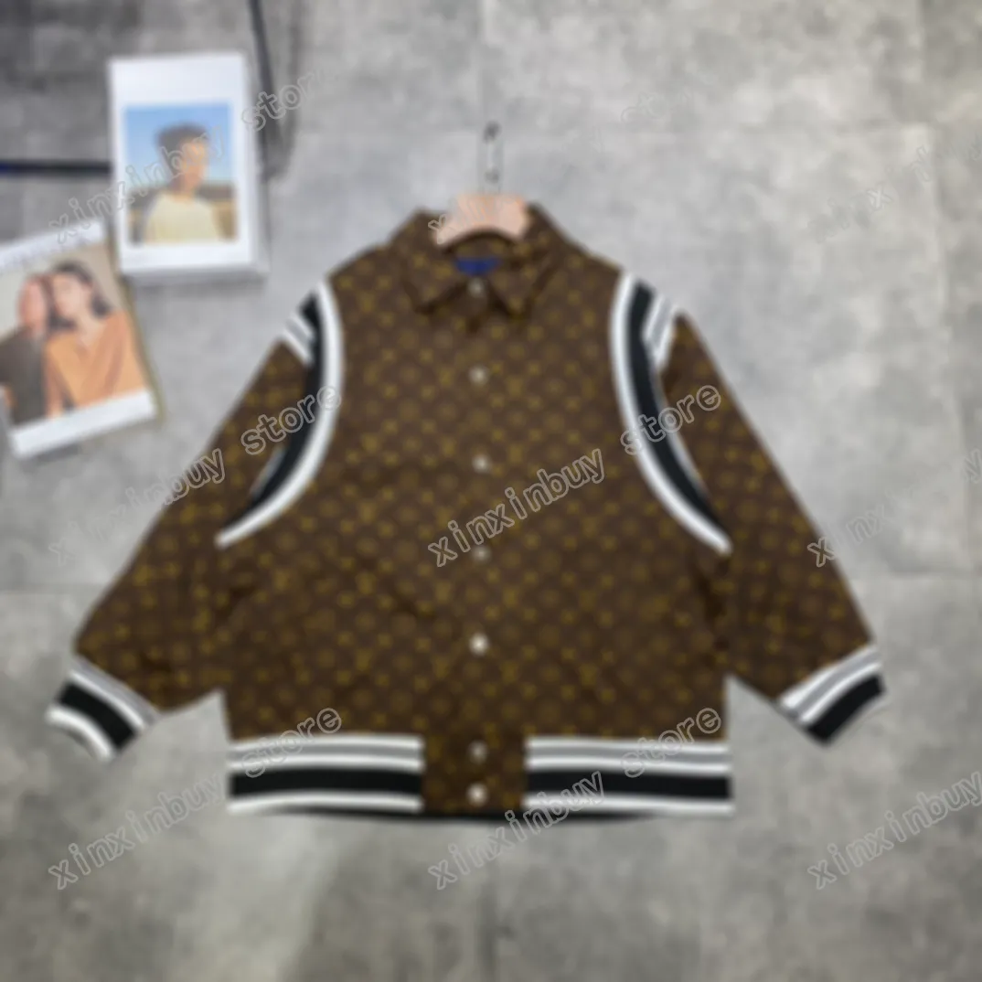 21SS Projektanci Kurtki baseballowe Mężczyźni Kobiety Z Kapturem Koszykówka Chrześcijańska Haft Jacquard Twill Tkanina Oversize Man Paryż Moda Streetwear Luxurys Brown