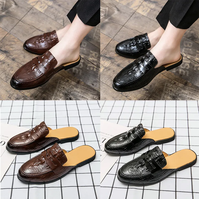 Good Qulity Luxury Mens Designer Krokodil Mönster Tofflor Äkta Läder Mulor Svart Brun Slipper Mens Casual Slip-On Skor Storlek 38-45