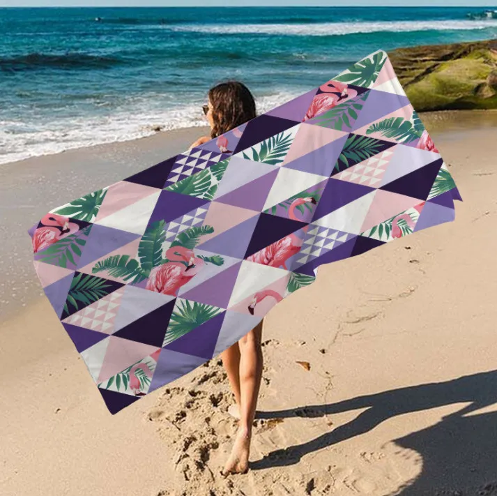 La dernière serviette de plage imprimée de 160 x 80 cm, un écran solaire en microfibre de style flamant rose et un molleton double face à séchage rapide, prend en charge le LOGO personnalisé.