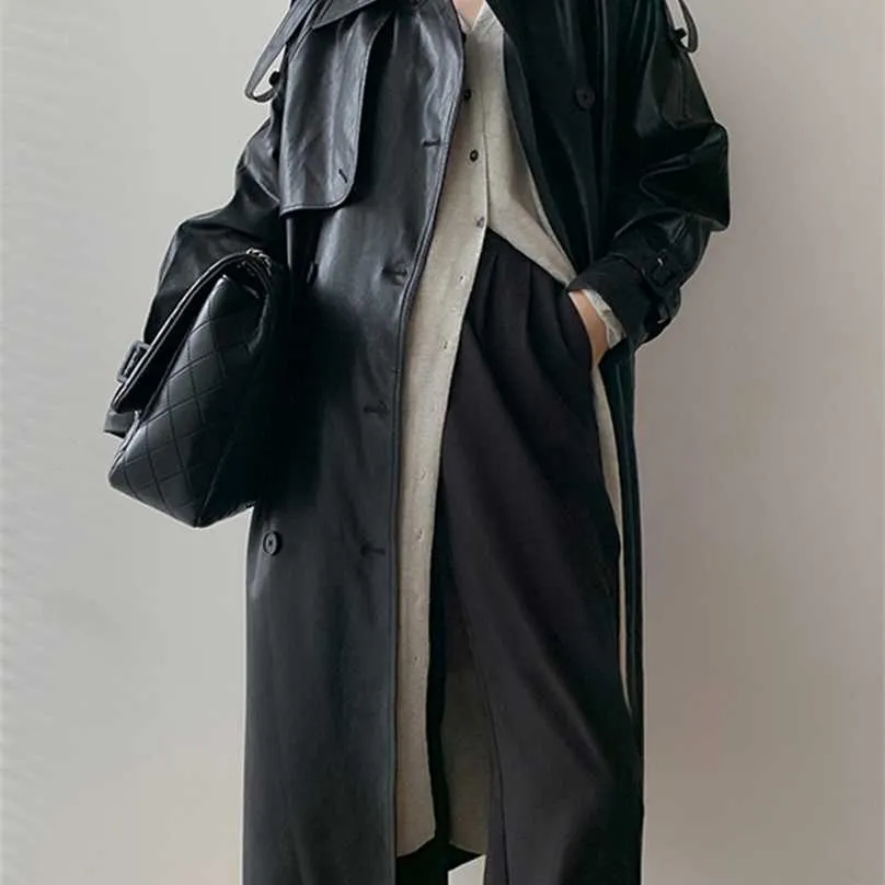 Lautaro秋の長い特大の黒のフェイクレザートレンチコート女性ラグラン長袖二重胸茶色の韓国のファッション211130