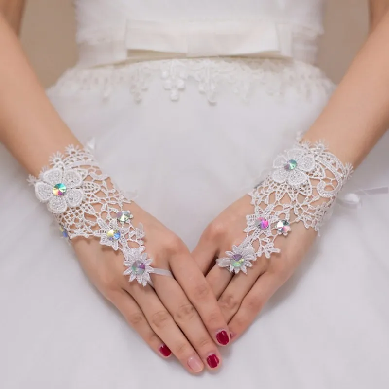 Gants de mariage court romantique Femmes sans doigts blancs nuptiale longueur de poignet