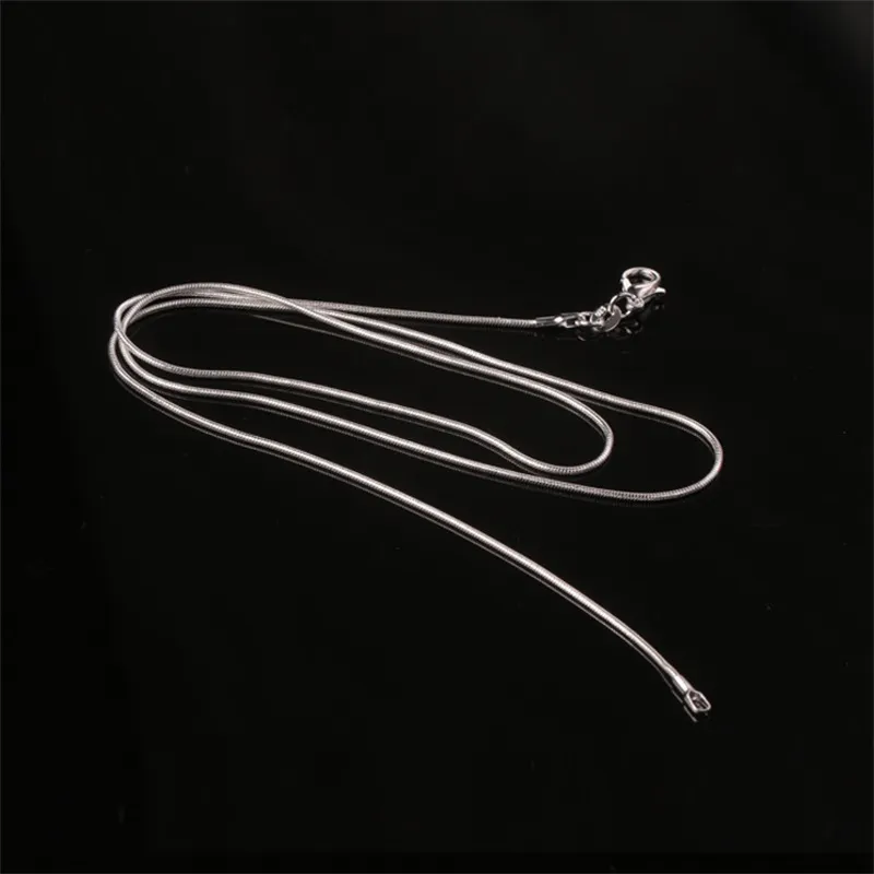 Försäljning 100 st 925 Silver Smooth Snake Chain Necklace Hummer Clasps Kedja Smycken Storlek 1mm 16Inch --- 22Inch 31 U2