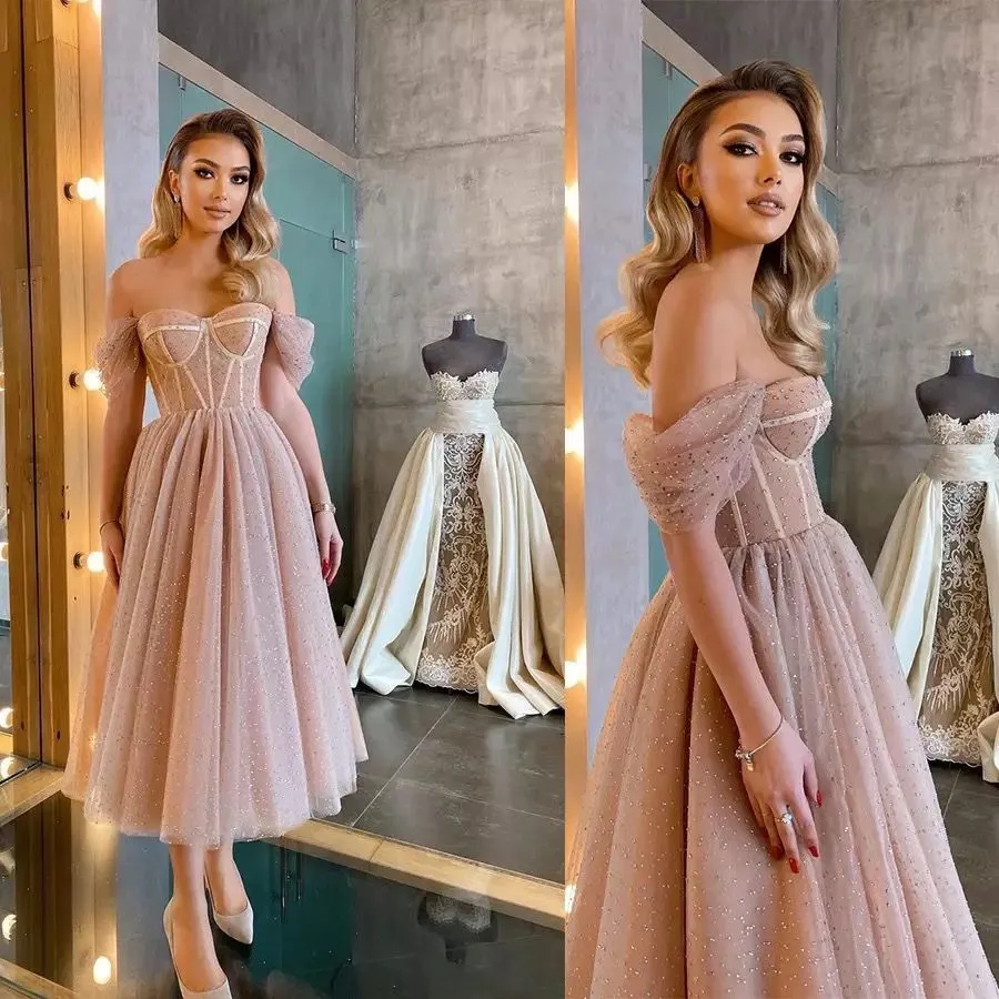 Dammig rosa glitter tulle prom klänningar av axeln kort ärm boning te längd prom klänning formell klänning vestidos defesta