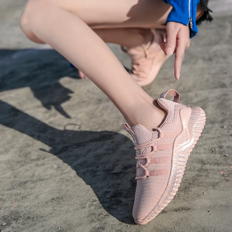 2021 Высококачественные мужчины женщины вязаные бегущие спортивные ботинки черные розовые серые дышащие комфортные пары наружные кроссовки кроссовки большого размера 35-46 y-h1503
