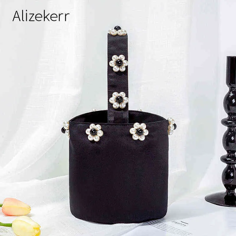 Bolsas de noite Pearl Satin Bucket Bolsas para Mulheres Designer Coreano Chique CHIC Punho Floral Beads Black Bolsa de Alta Qualidade Elevada 220315