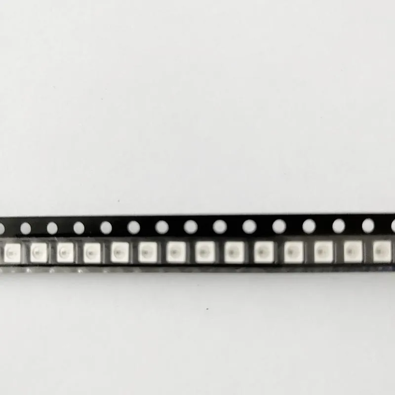 Lekkie koraliki 100-1000 SK6805-2427 PEŁNY COLOR Chip jako WS2812B Typ 0.1-wierszowy Zintegrowane źródło Inteligentne LED kontrolne
