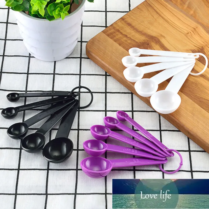 5pcs multi scopo cucchiai / tazza misura cucchiaio di strumenti di cucchiaio di cottura accessori di cottura maniglia in plastica Gadget da cucina