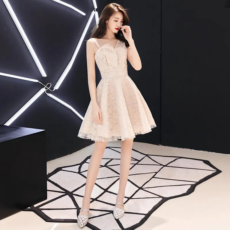 chinese cocktail dresses This fashionable and sexy slim Chinese wedding dress qipao makes you become the focus of the whole audience