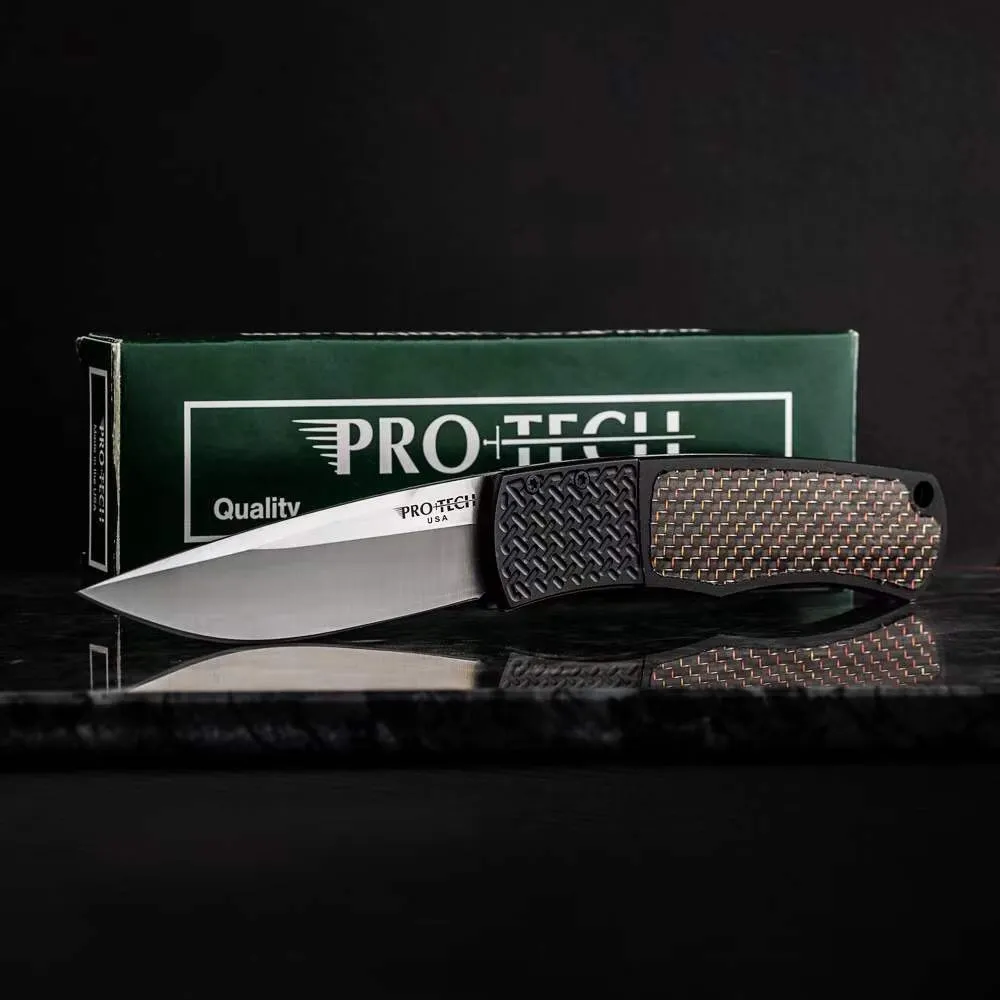 Pro-Tech / Whiskers BR-1.51 매직 보이 릴리스 릴리스 자동 접이식 나이프 3.1 "154cm 스테인레스 스틸 일반 블레이드, 컬러 탄소 섬유 플러스 에어로 알루미늄 핸들