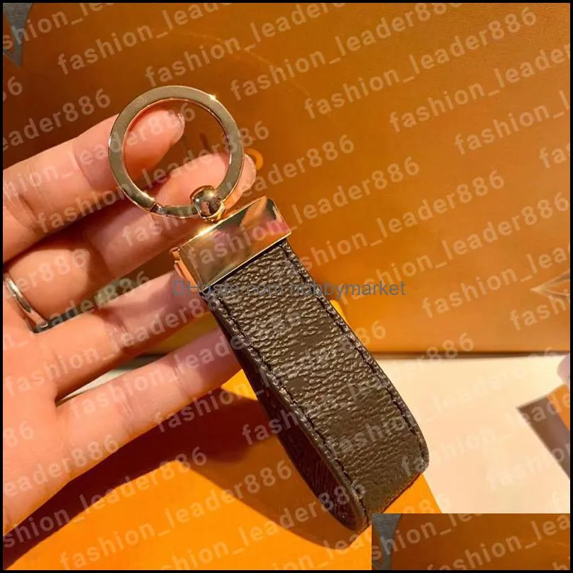 Luxury keychain mens and womens fashion bags hanging buckle Keychain car handmade leather pendant