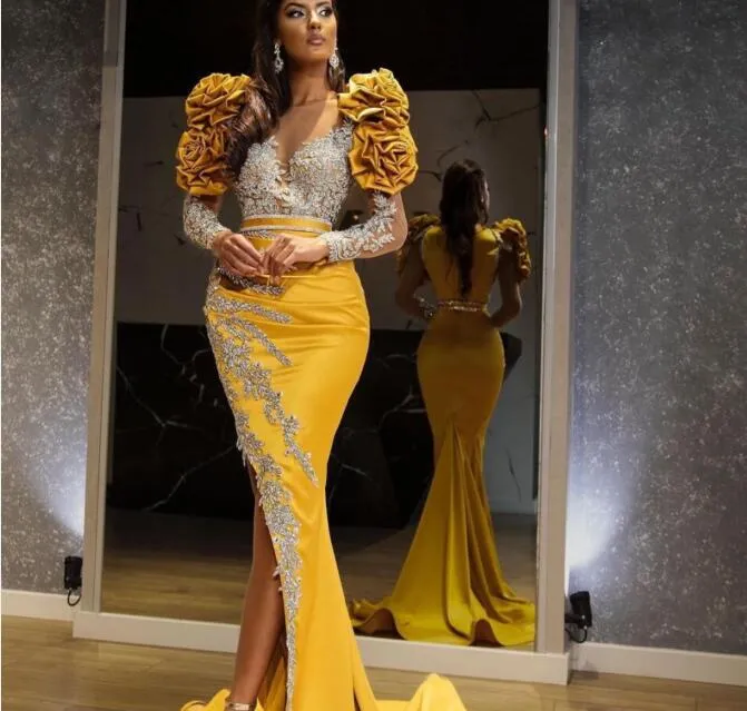 Robe de soirée vêtements pour femmes Balqeesfathi Nawalelzoghbi Jaune Manches longues Épaule haute Col en V Sirène Argent Appliques Yousef aljasmi Myriam fares