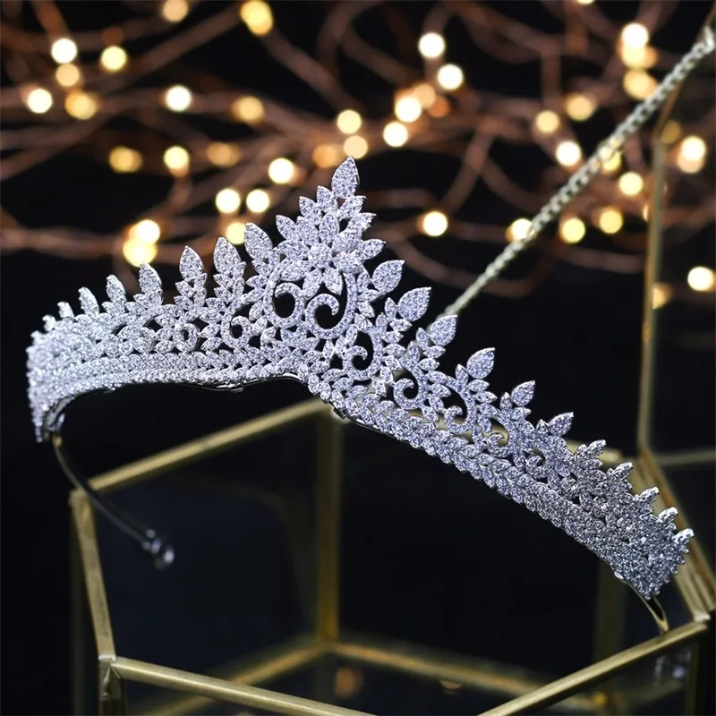 Small crown of crystal and rhinestones - Couture Bridal