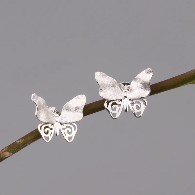 925 Sterling Silver Stud Hollow Butterfly Kolczyki Kobiet Nisze Projekt High-Exquisite Ręcznie rysunek All-Mecz Akcesoria Biżuteria