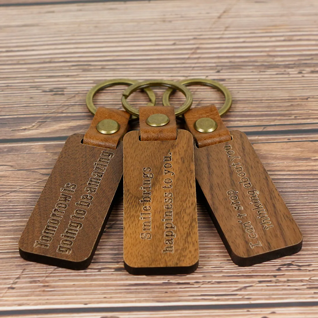 Wholesale Promotional Gift Wooden Keychain Straps Luxury Vintage Leather Keychains Creative Design Wood Keyring Custom Logo