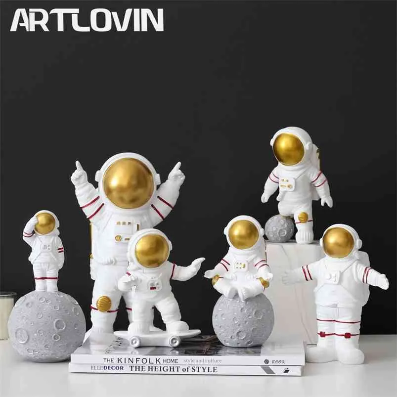 Astronauta Figurine Modern Home Decor Spaceman Moon Figure Ornamenti decorativi per desktop Resina Argento Cosmonauta Statue Uomo Regalo 210811