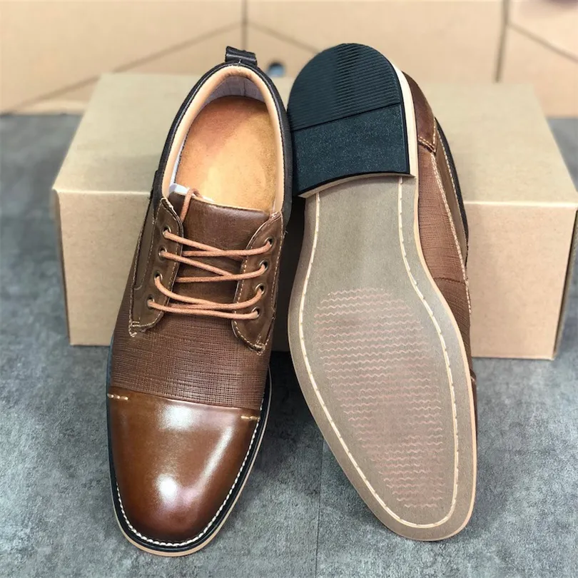 Äkta läderklänning Skor Män Toppkvalitet Brogues Oxfords Business Shoe Designer Loafer Classic Lace Up Office Party Trainers med Box 004