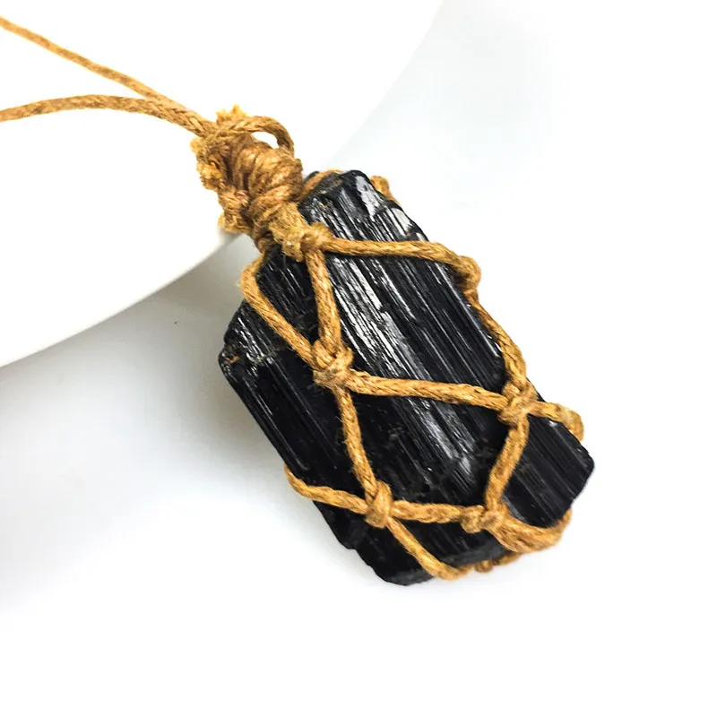 Collane con ciondoli fatti a mano intrecciati con corda di pietra di energia nera naturale irregolare con catena per gioielli fortunati di moda per uomo donna