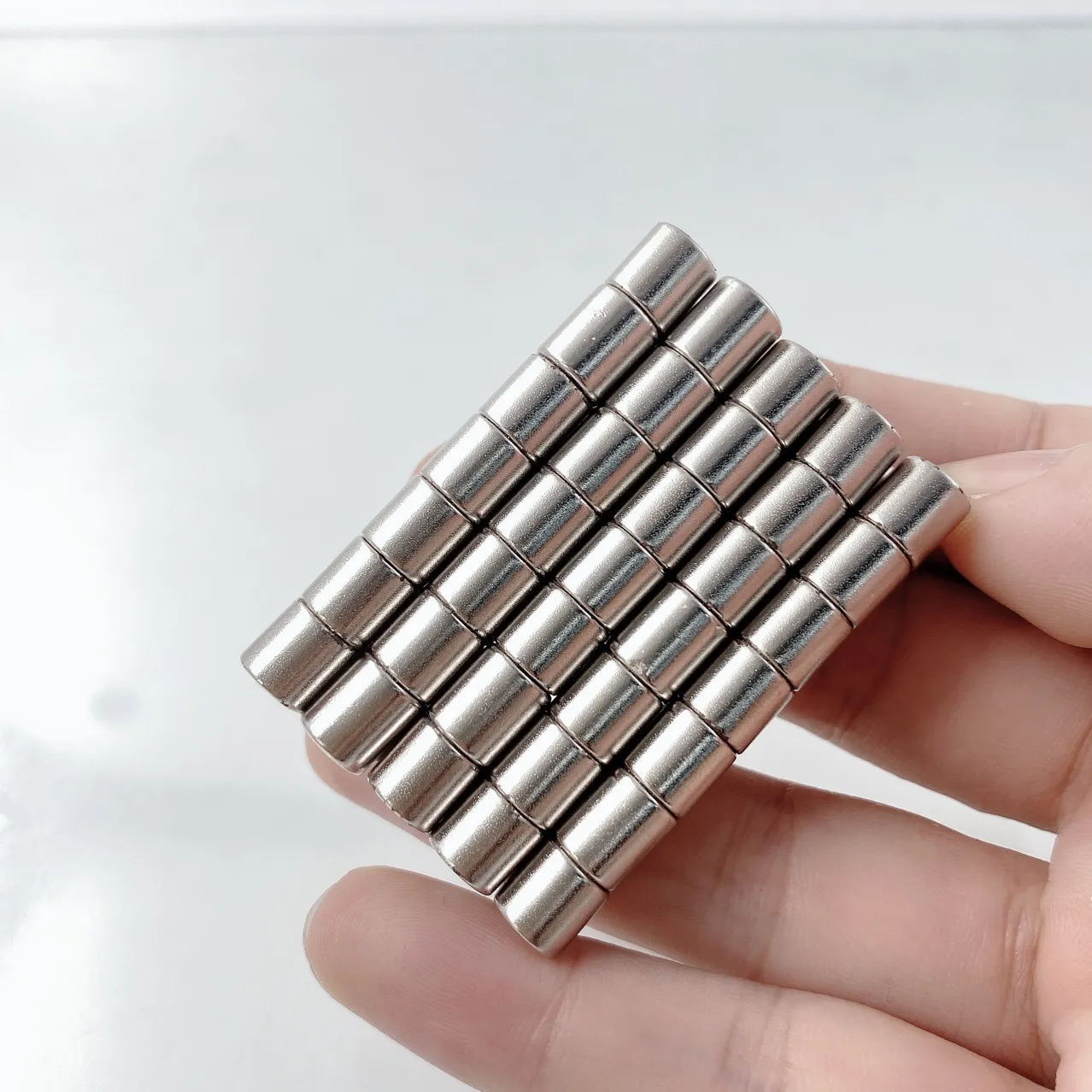 Wholesale Super Strong 2x2 Neodymium Small Strong Magnets Permanent N35  NdFeB Discs, Small Round Shape, 2mm X 2m From Mosobamboosell, $2.55