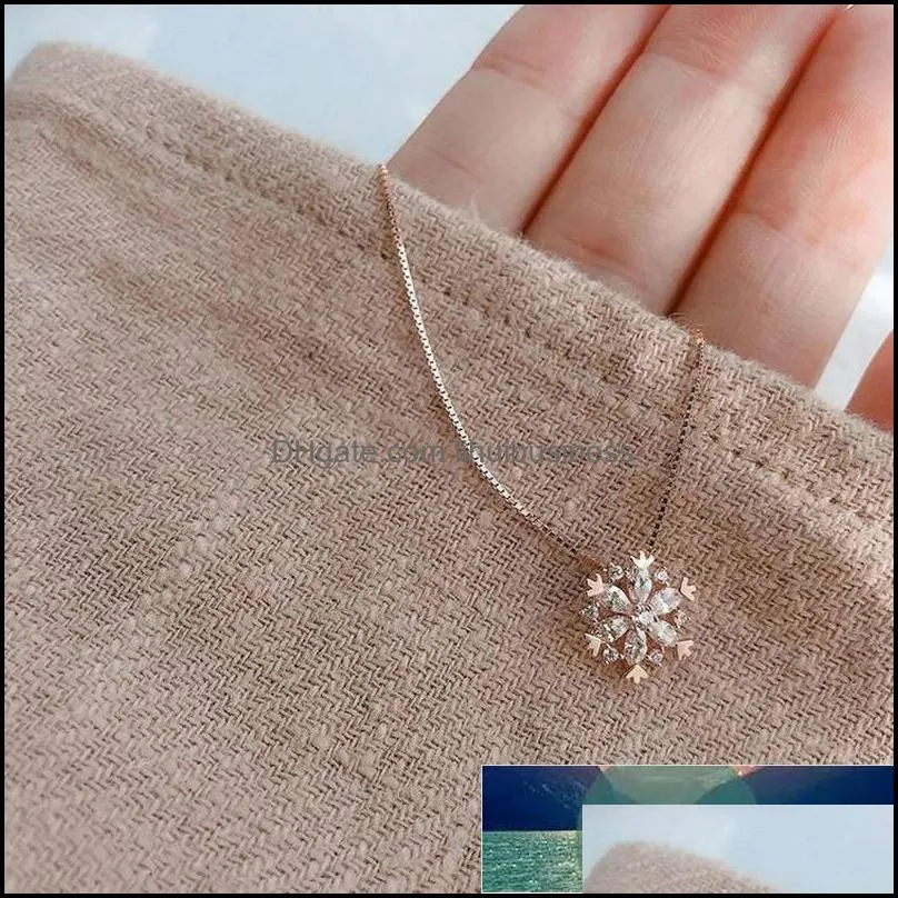 Exquisite Zircon Snowflake Women Pendant Necklace Fashion Beautiful Statement Clavicle Chain Girlfriends Christmas Jewelry Gifts