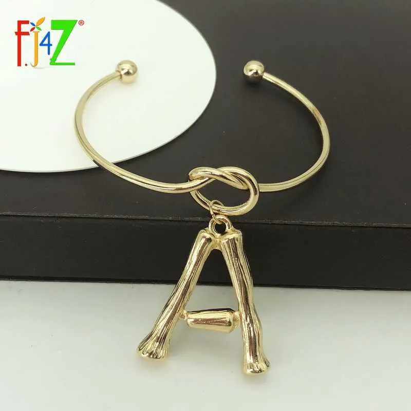 F.j4z Hot Women Letter Bracelets Fashion Gold Silver Färg Alloy Bambu Initial Charm Armband Koppar Justerbar Bangles Kvinna Q0719