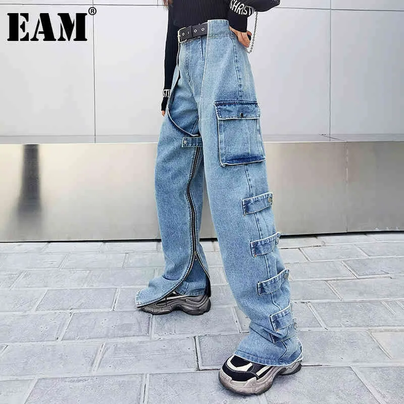 [EAM] pantalones vaqueros holgados de cintura alta pierna ancha con bolsillo y abertura azul con cinturón empalmado para mujer moda Primavera otoño 1DD6373 21512