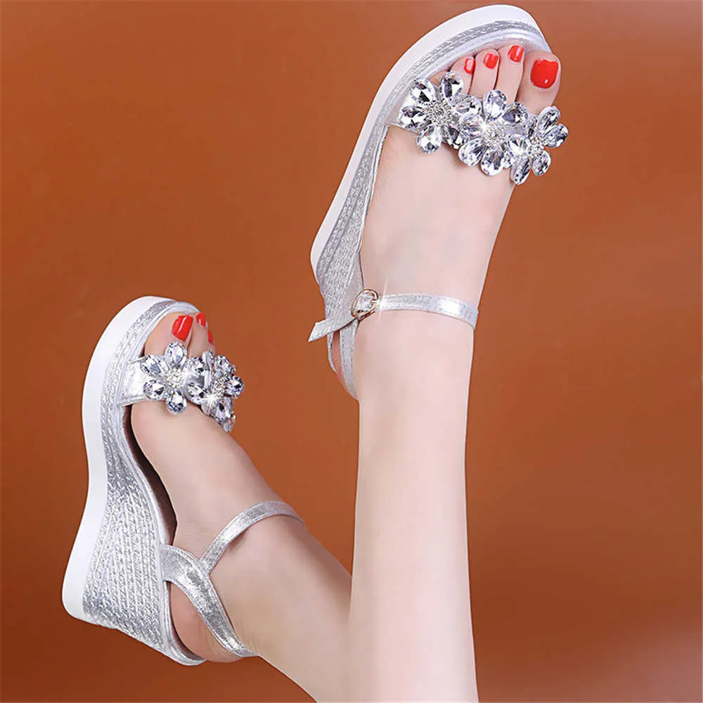 New Female Ankle Strap Buckle Rhinestone Crystal Sandals 2021 Summer Women Round Toe High Heels Fashion Ladies Wees Shoes Gold X0526