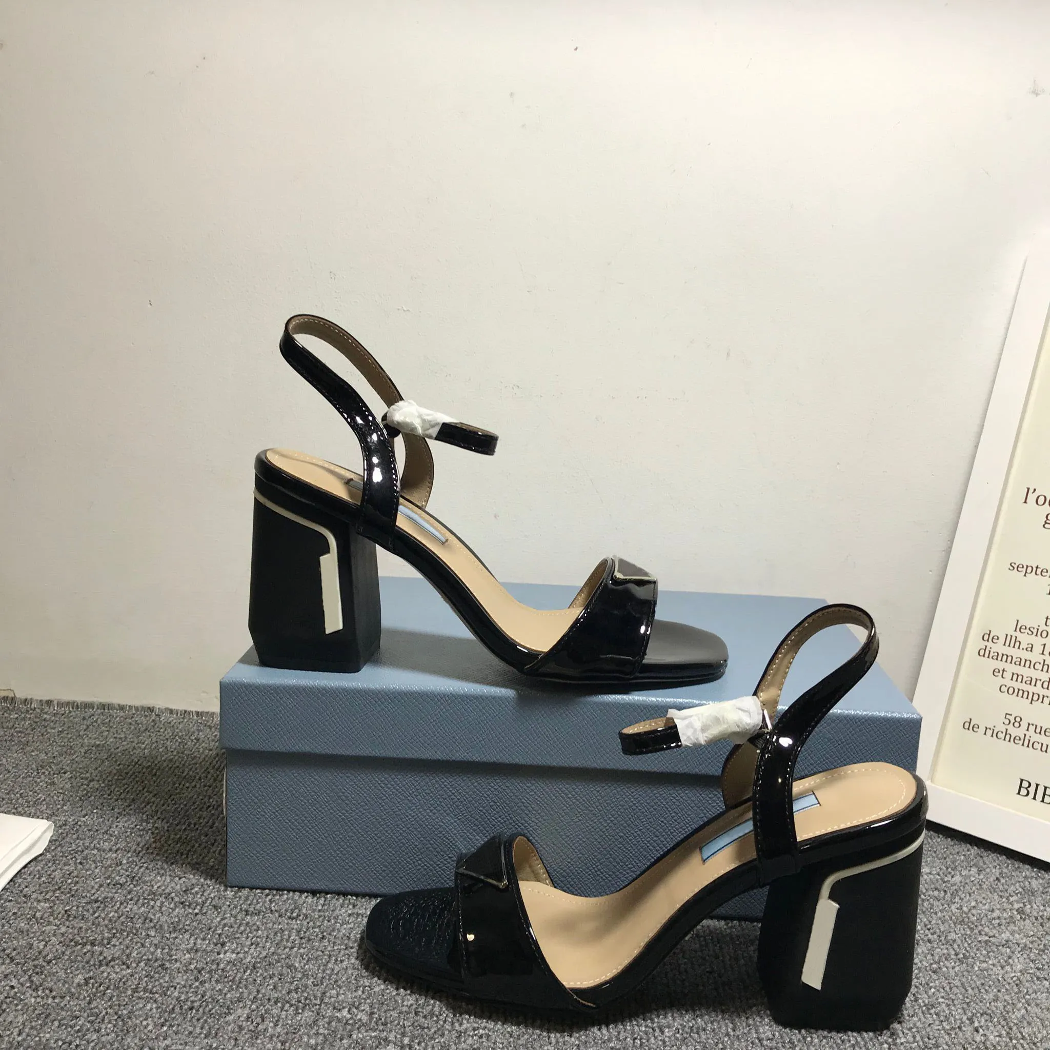 European spring and summer classic fashion women`s high-heeled sandals, sexy triangle decoration, patent leather style with box, size 35-40