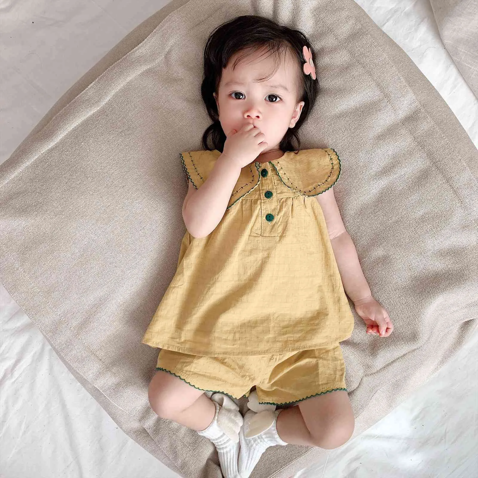 Sommer Baby Mädchen Freizeitkleidung Sets reine Baumwolle großer Umlegekragen ärmellose Weste und Shorts 2 Stück 210508