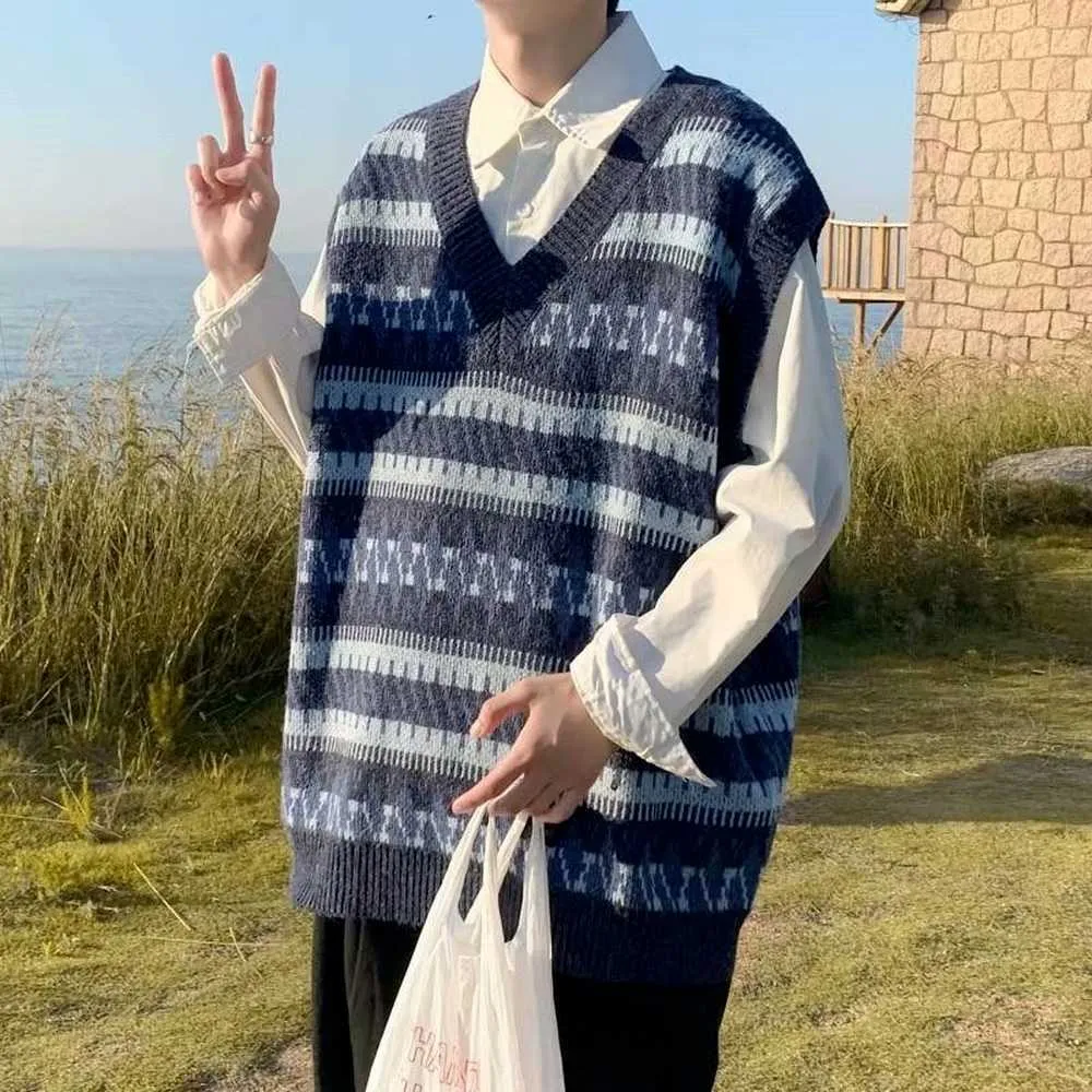Корейский модный свитер мужчины V шеи свитер пальто без рукавов мужчины уличные одежды вязаные свитера легкие и комфортные пуловеры Y0907